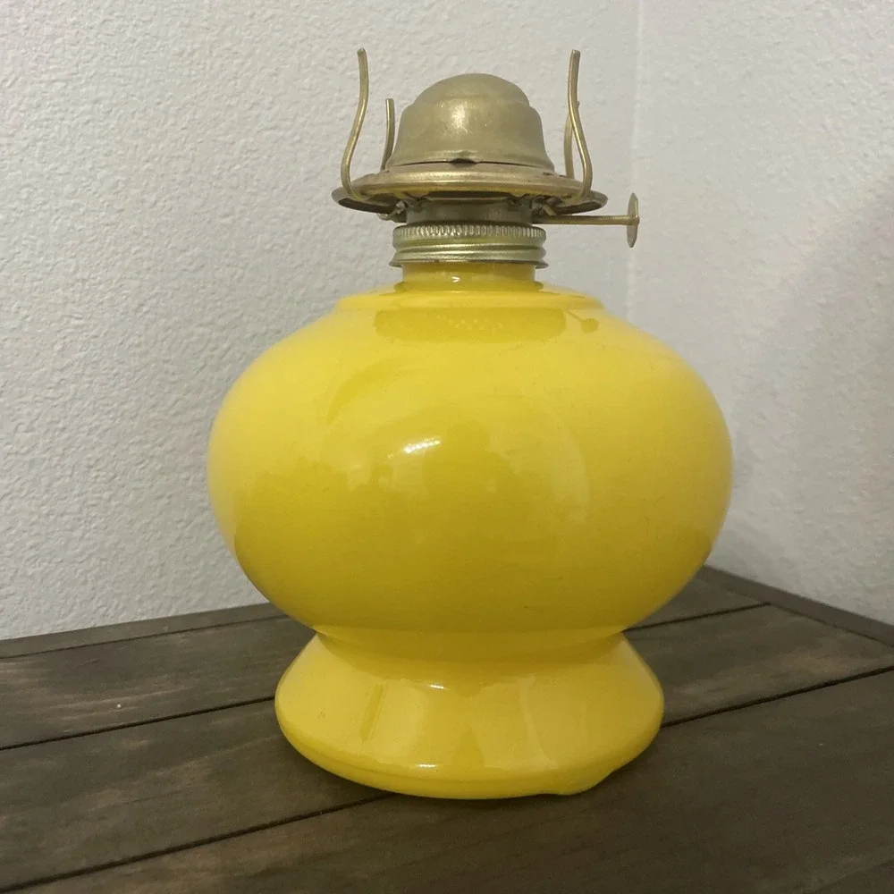 Vintage Yellow Glass Kerosene Oil Lamp No Chimney‎